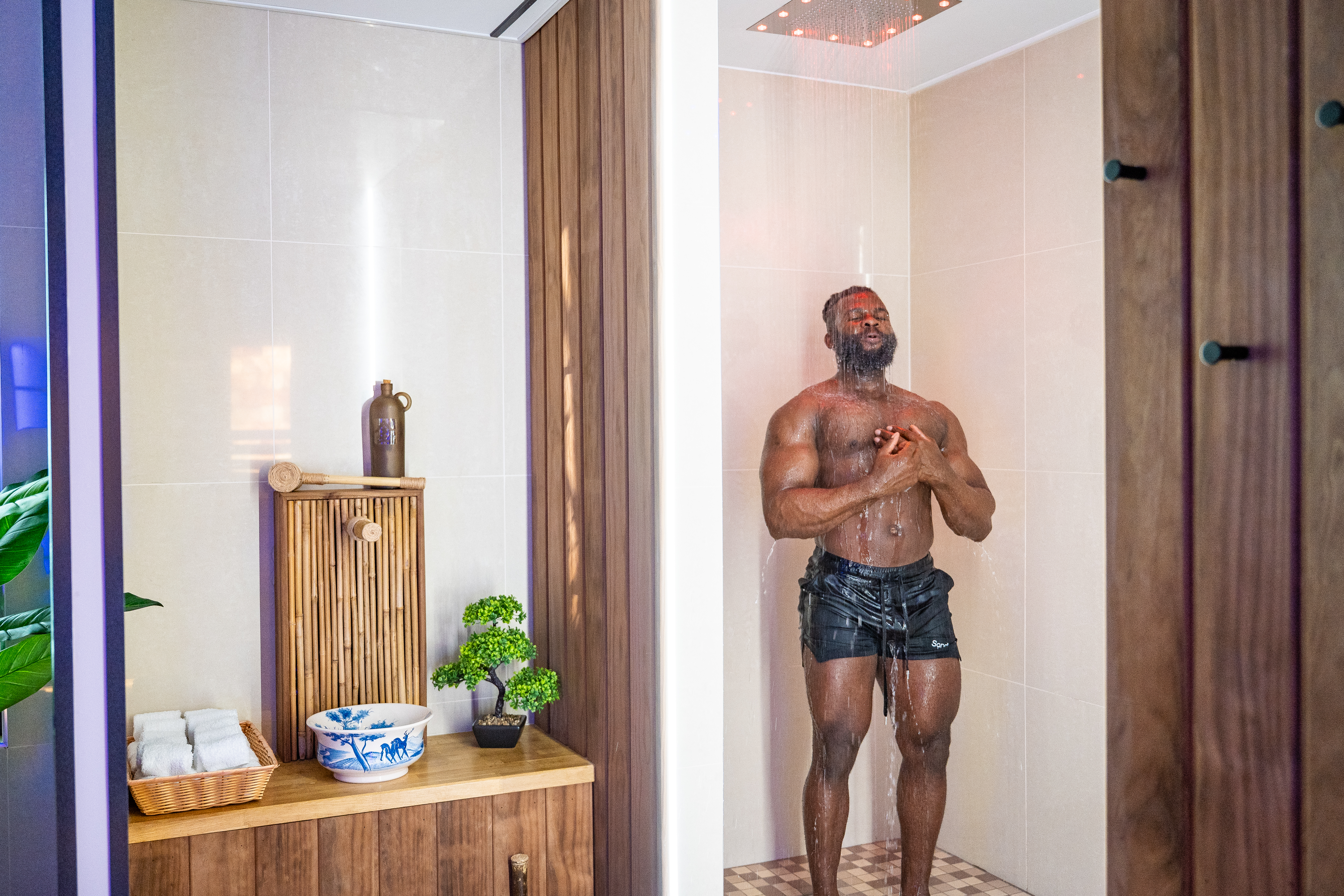 Hot & Cold Showers at M Spa Platinum, M Club Newcastle